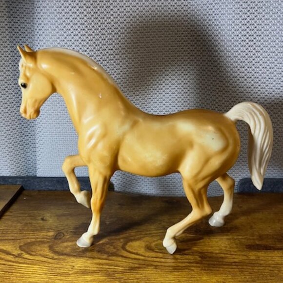 Signed Breyer Traditional Horse, Faith, Family Palomino Arabian Stallion‎ 1994 - Picture 2 of 9
